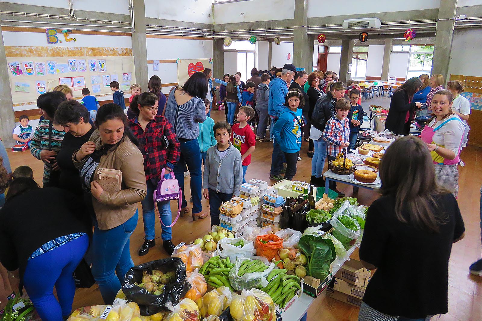 Feirinha da Primavera animou a Escola de São Cristóvão